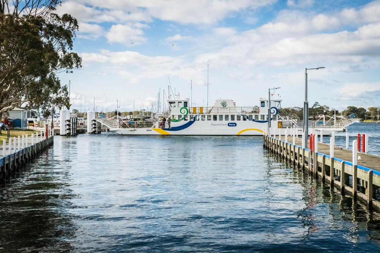 Swan Cove Beachfront Raymond Island エクステリア 写真