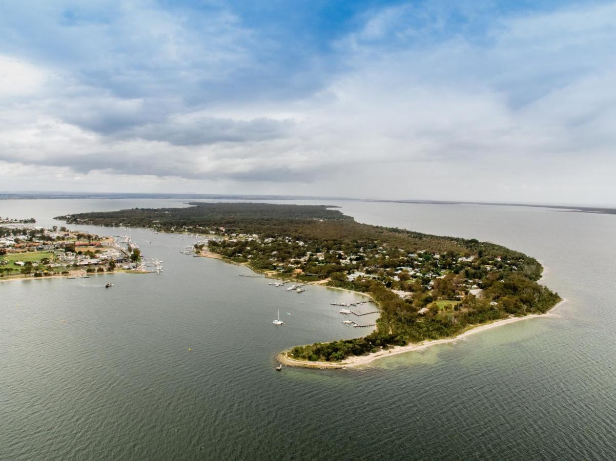 Swan Cove Beachfront Raymond Island エクステリア 写真
